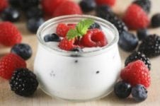 greek-yogurt-berries-300x199