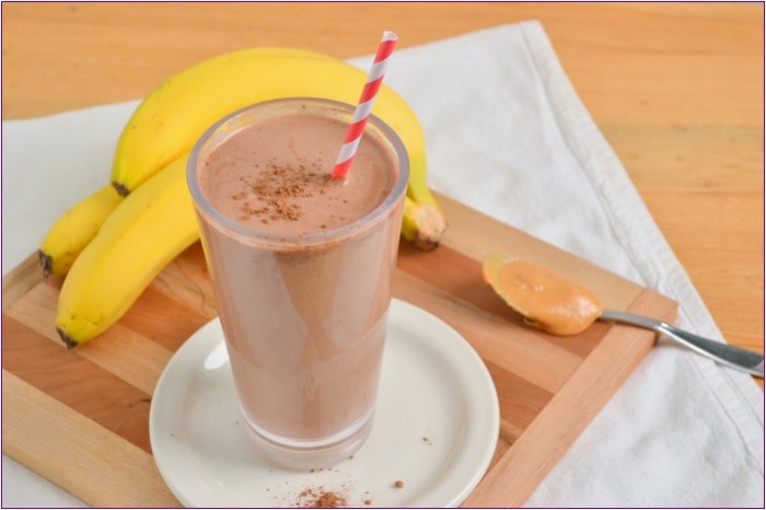 chocolate-peanut-butter-protein-shake-no-banana-700x466