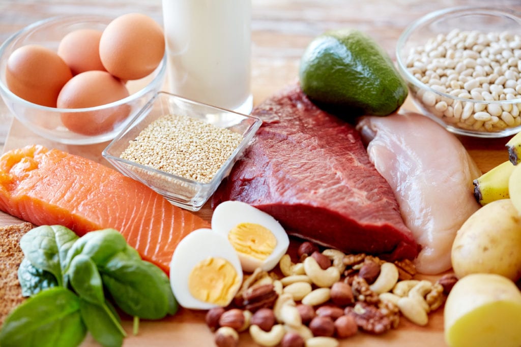 Rikelig med proteiner er viktig i et kosthold for deffing. I tillegg er mye frukt og grønnsaker viktig.